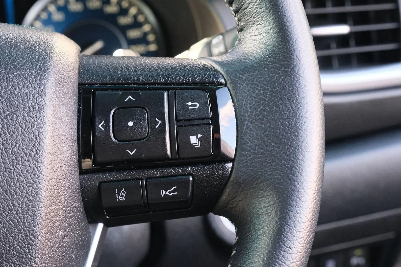 2022 Toyota Fortuner Gallery Image 16
