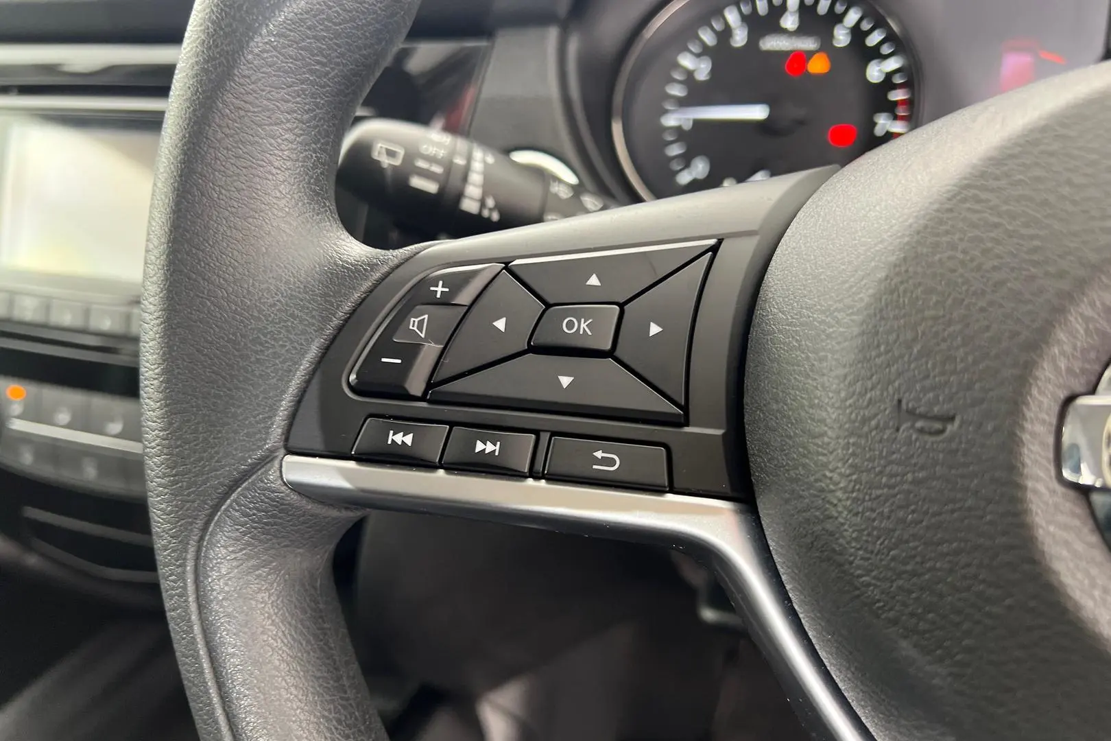 2019 Nissan X-TRAIL Gallery Image 16