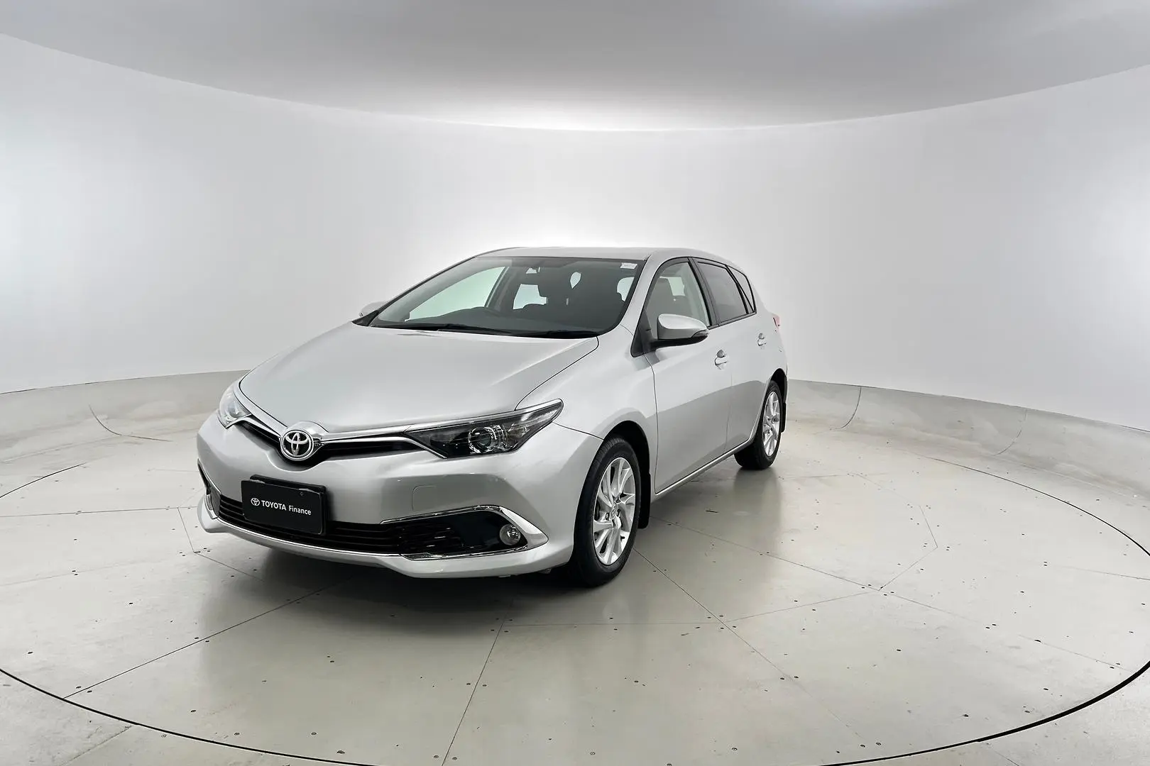 2016 Toyota Corolla Gallery Image 2