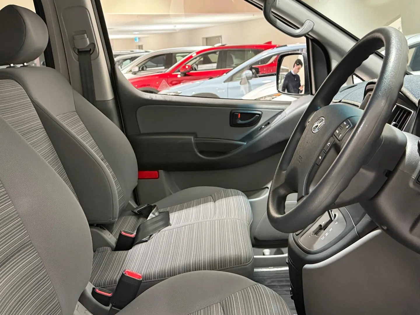 2021 Hyundai iLoad Gallery Image 11