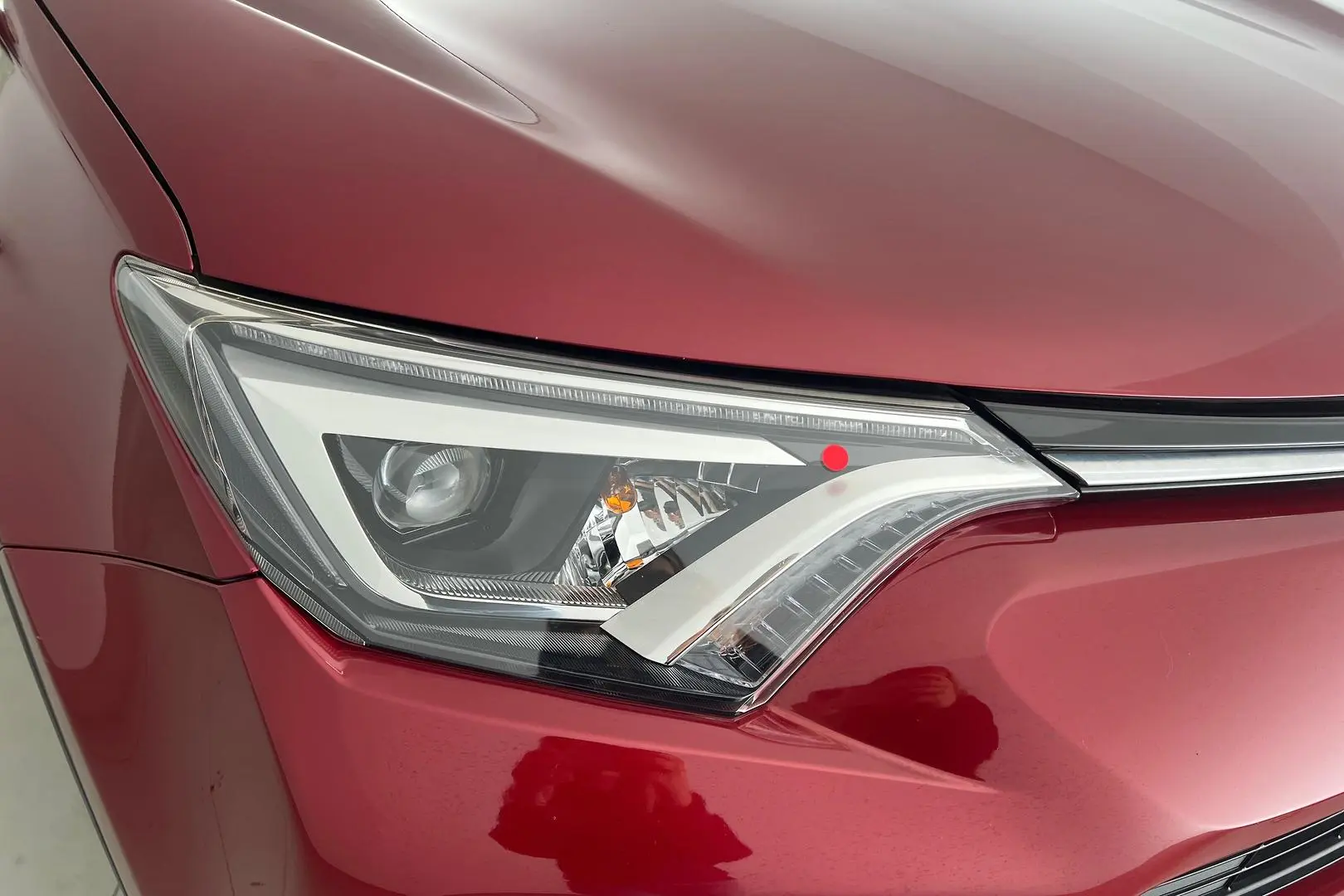 2018 Toyota RAV4 Gallery Image 2