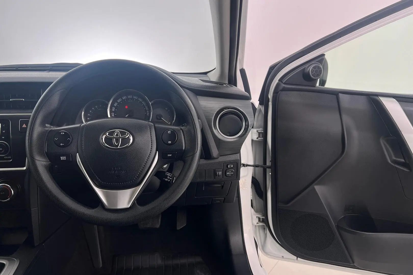 2014 Toyota Corolla Gallery Image 15