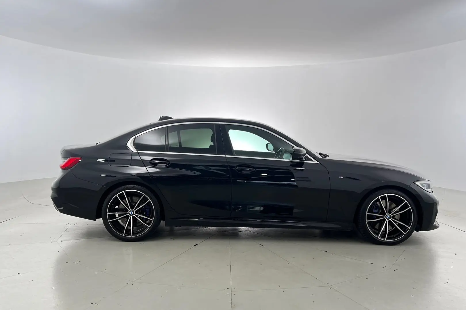 2020 BMW 3 Series Gallery Image 3