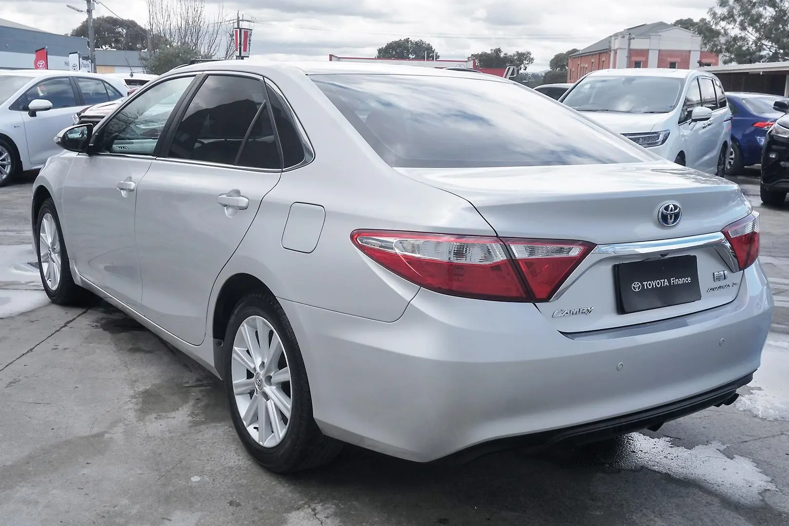 2015 Toyota Camry Gallery Image 2