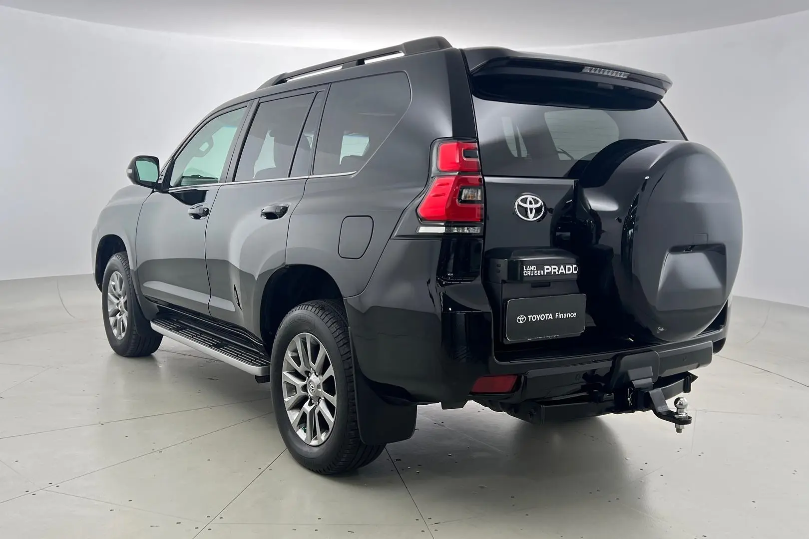 2018 Toyota Landcruiser Prado Gallery Image 5