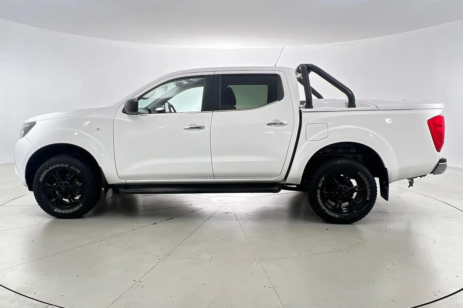 2020 Nissan Navara Gallery Image 7