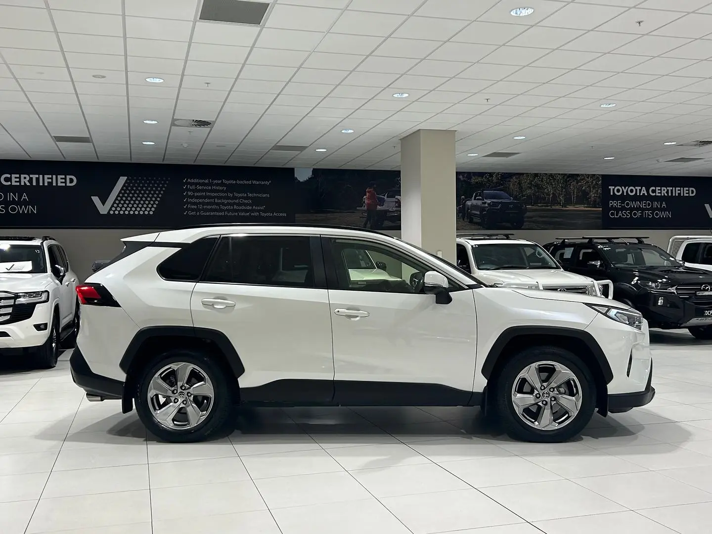 2019 Toyota RAV4 Gallery Image 2