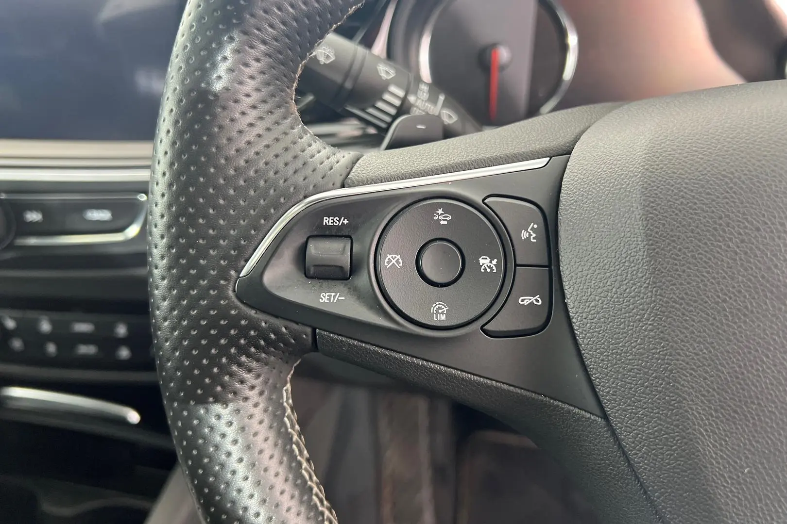 2018 Holden Commodore Gallery Image 17