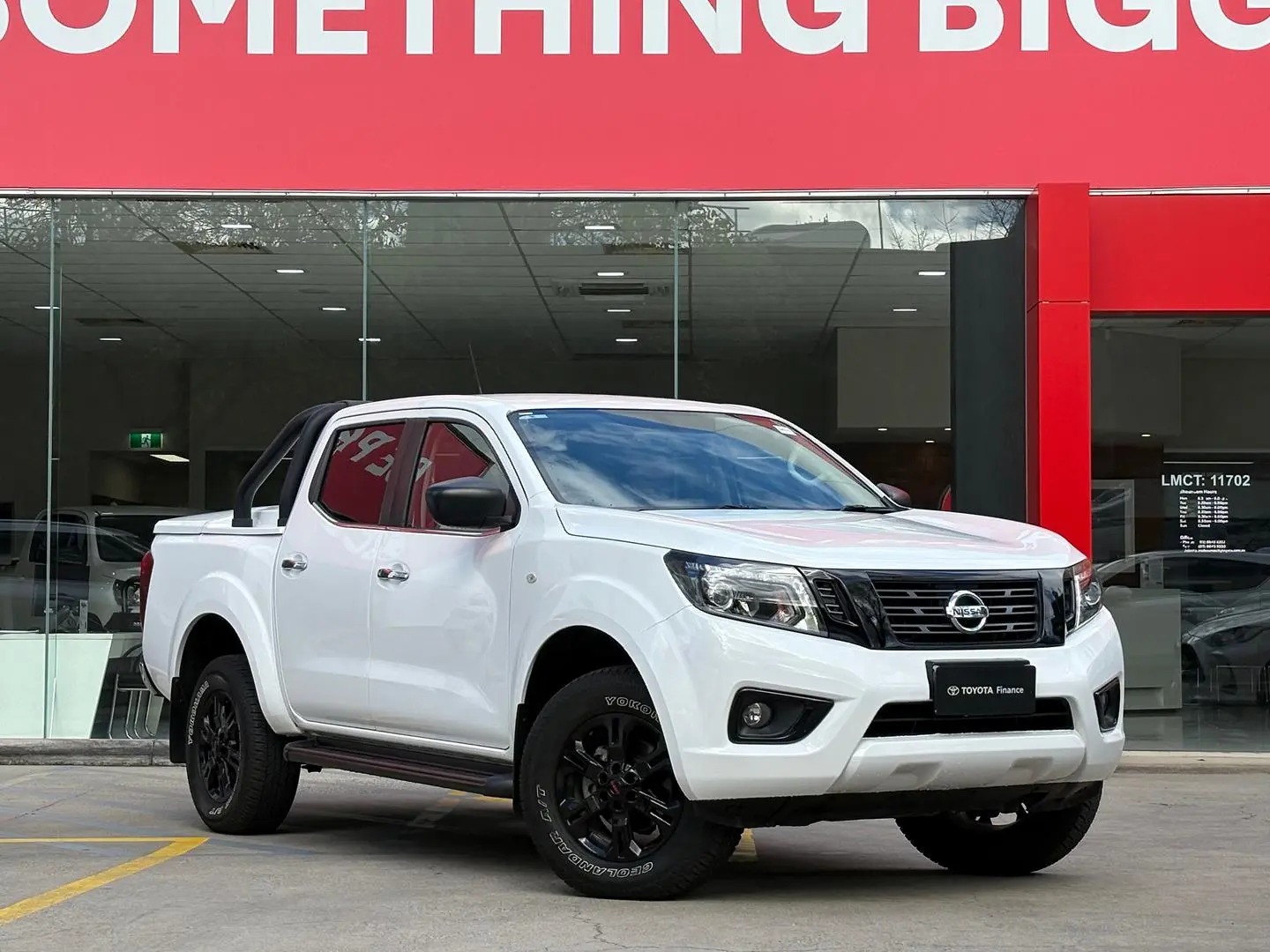 2020 Nissan Navara Gallery Image 1