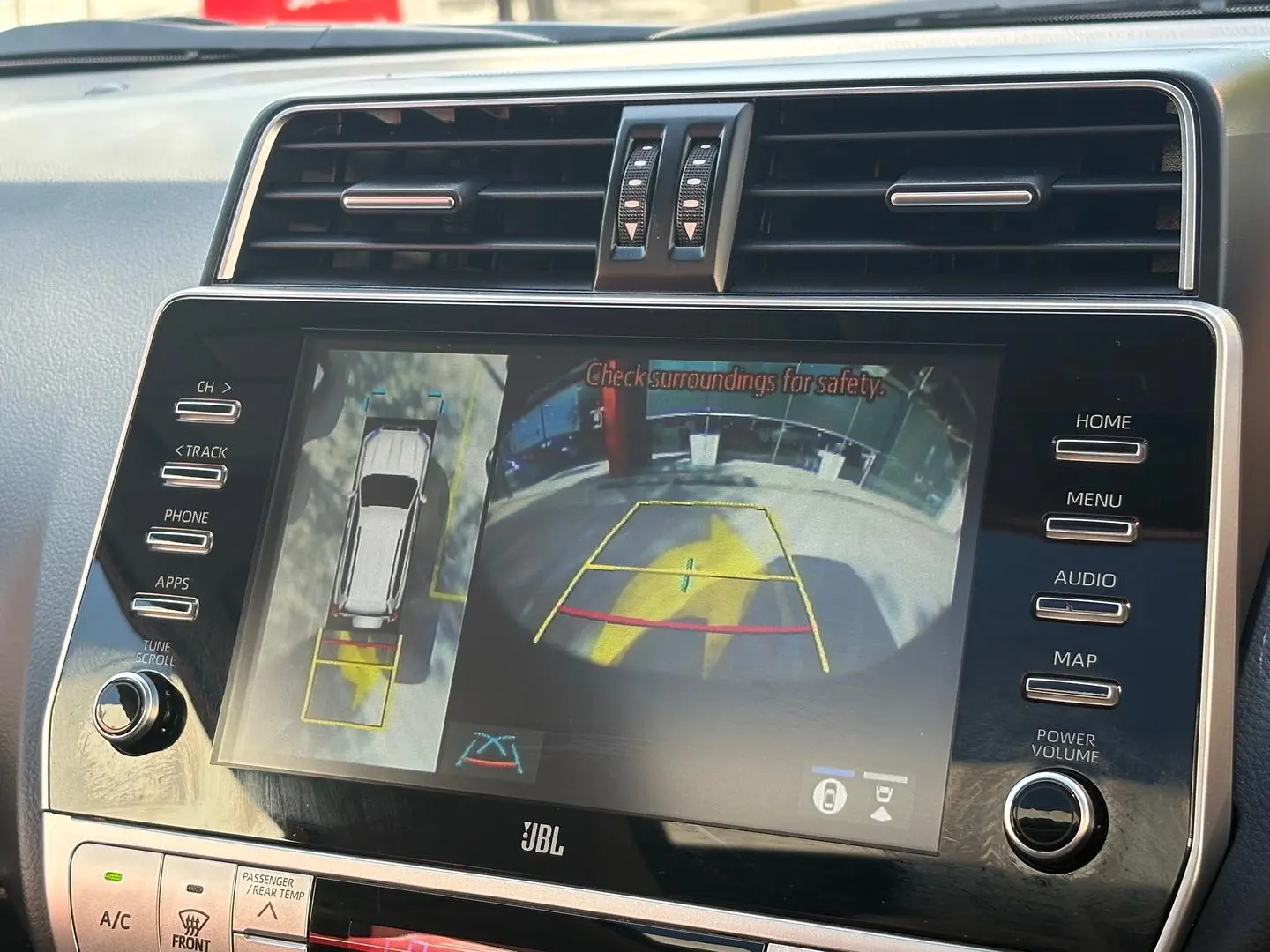 2022 Toyota Landcruiser Prado Gallery Image 17