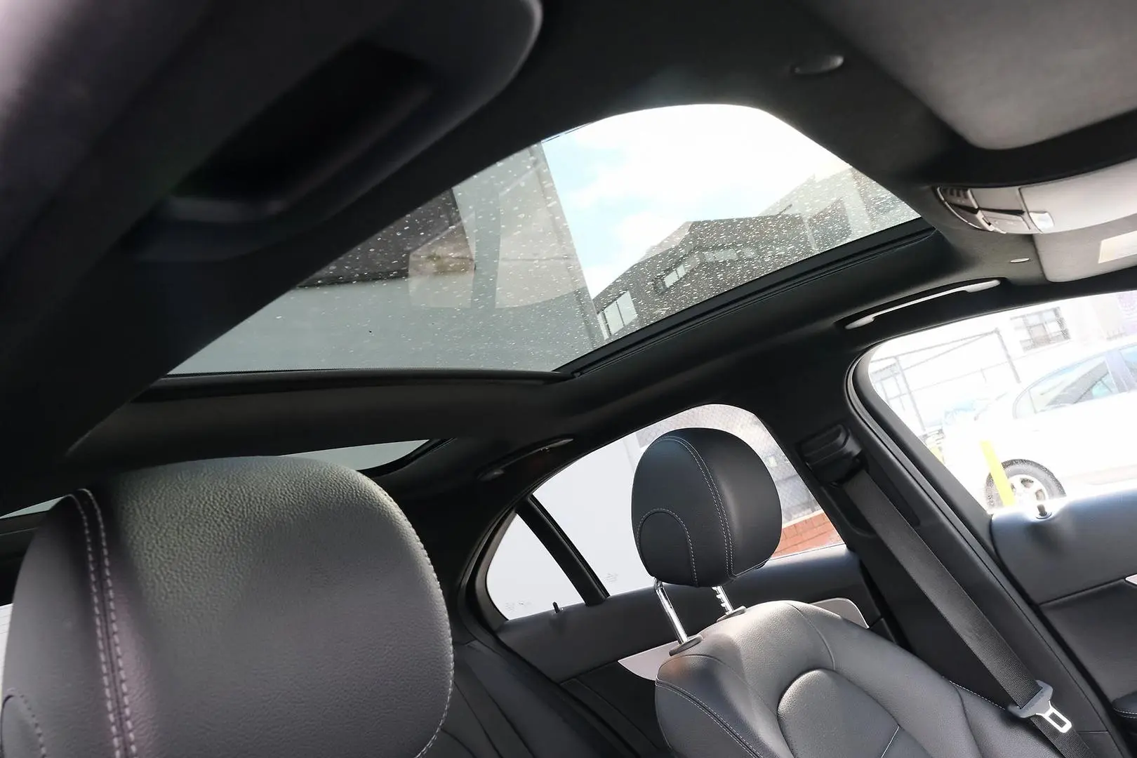 2021 Mercedes-Benz C-Class Gallery Image 8