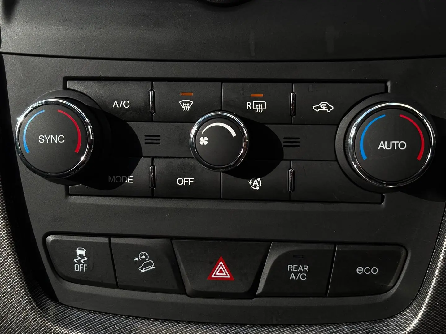 2017 Holden Captiva Gallery Image 19