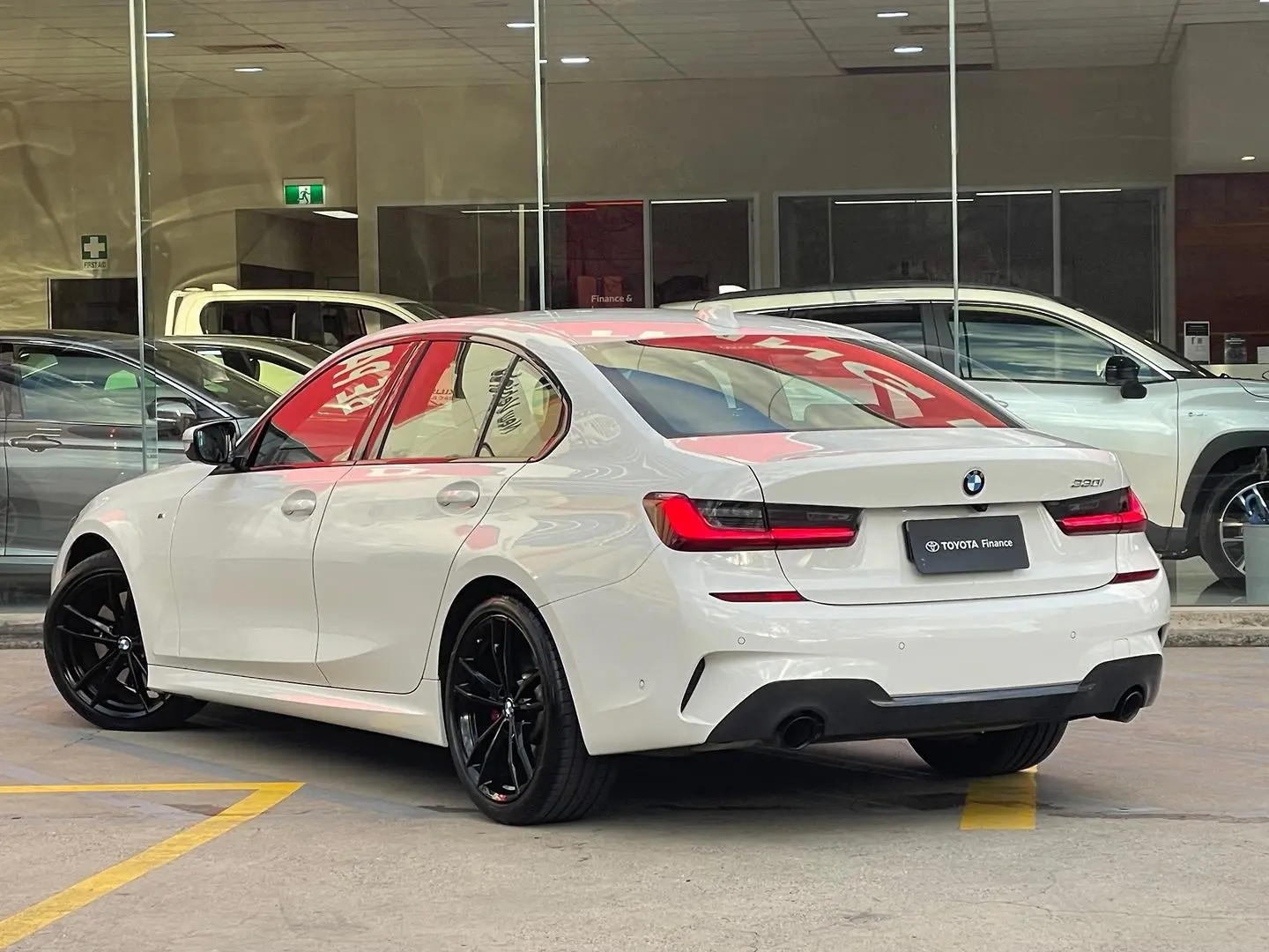 2022 BMW 3 Series Gallery Image 10