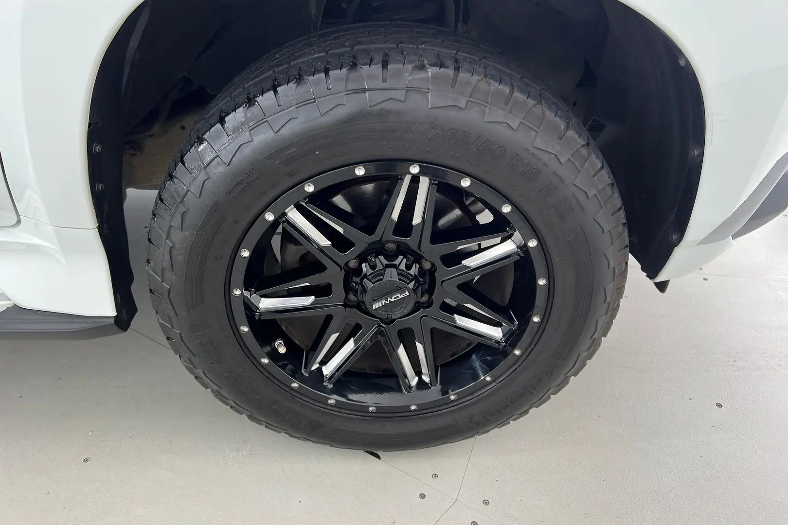 2018 Mitsubishi Pajero Sport Gallery Image 12