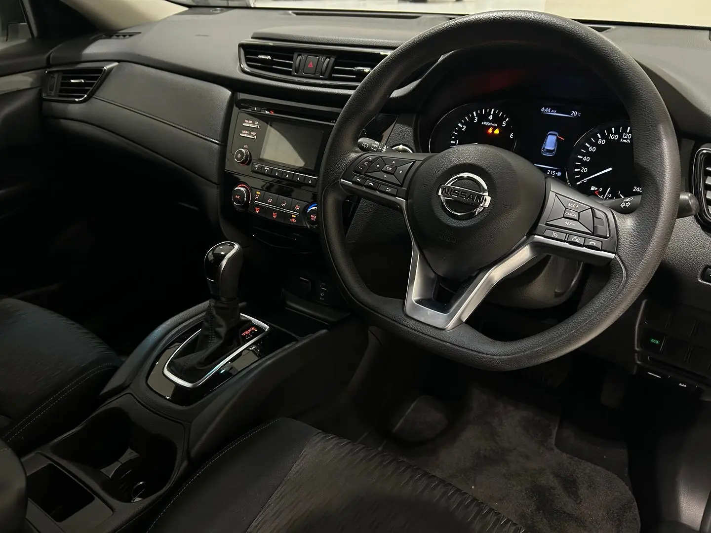 2020 Nissan X-TRAIL Gallery Image 11