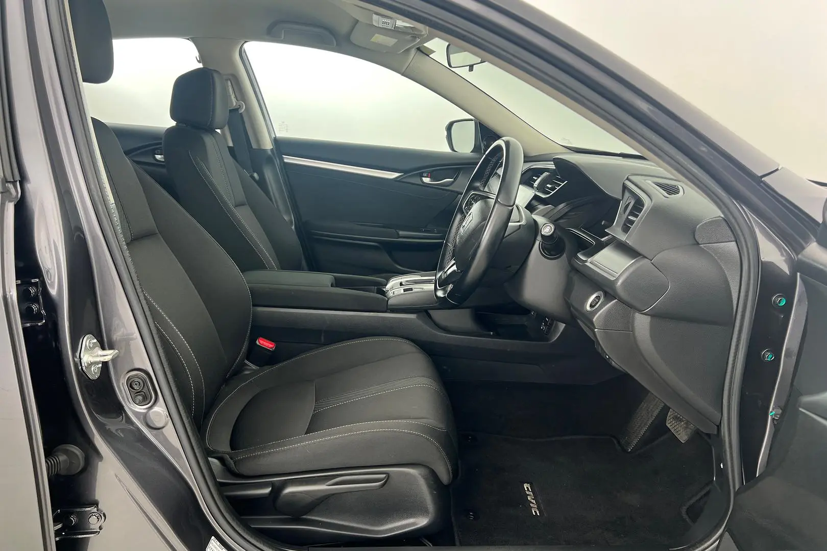 2018 Honda Civic Gallery Image 11