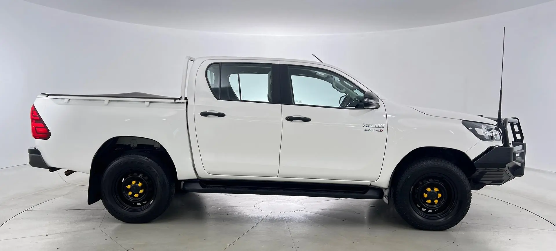 2021 Toyota Hilux Image 2