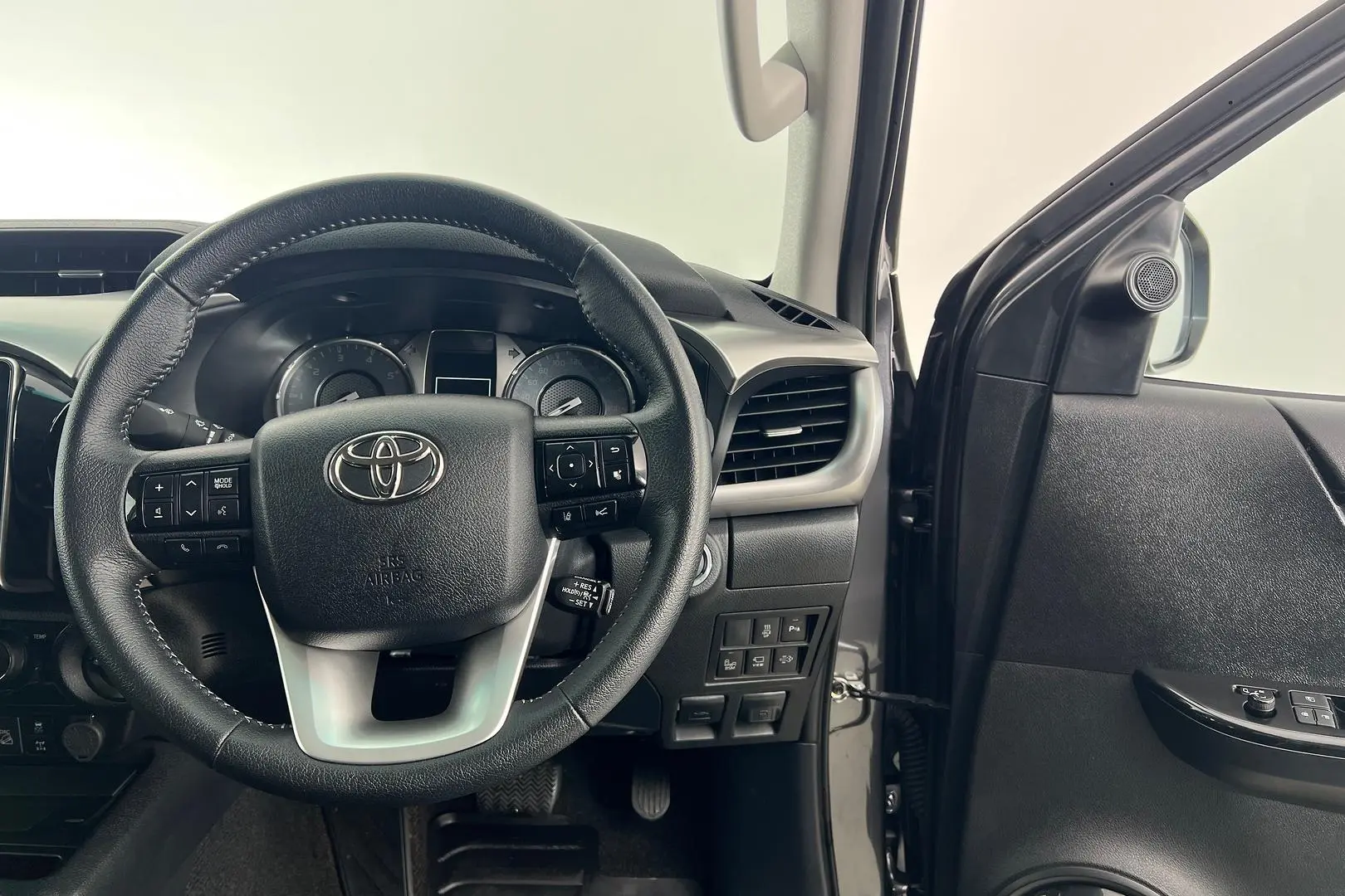 2024 Toyota Hilux Gallery Image 15