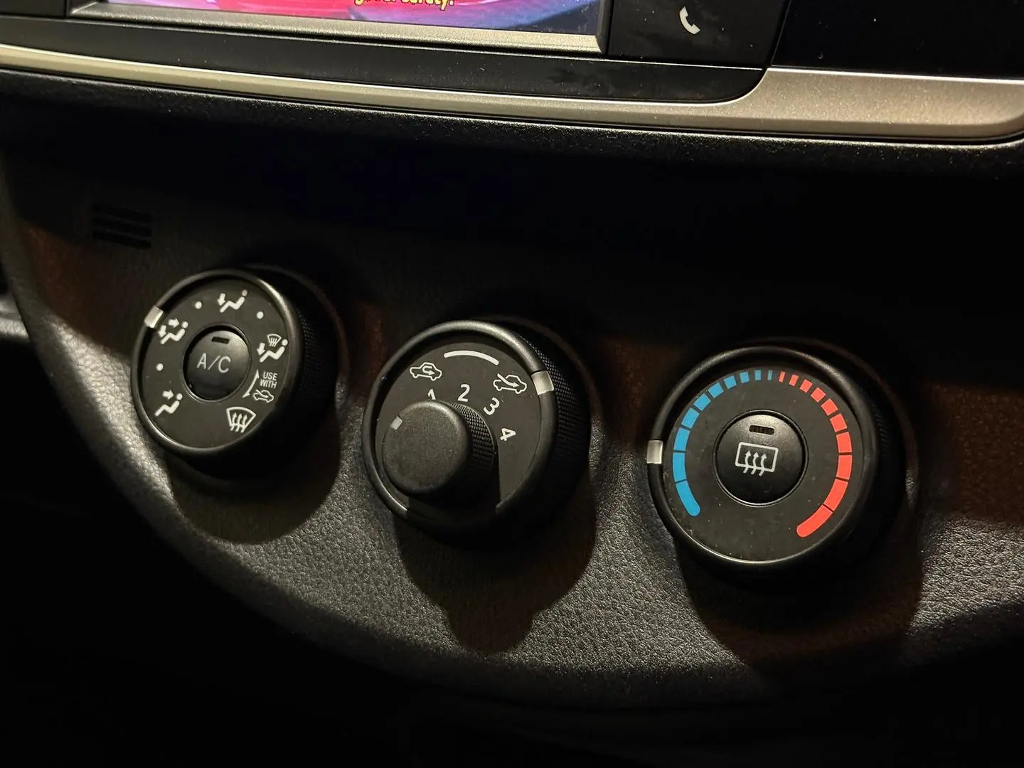 2014 Toyota Yaris Gallery Image 17