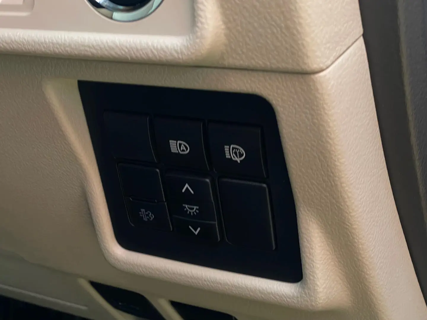 2023 Toyota Landcruiser Prado Gallery Image 19