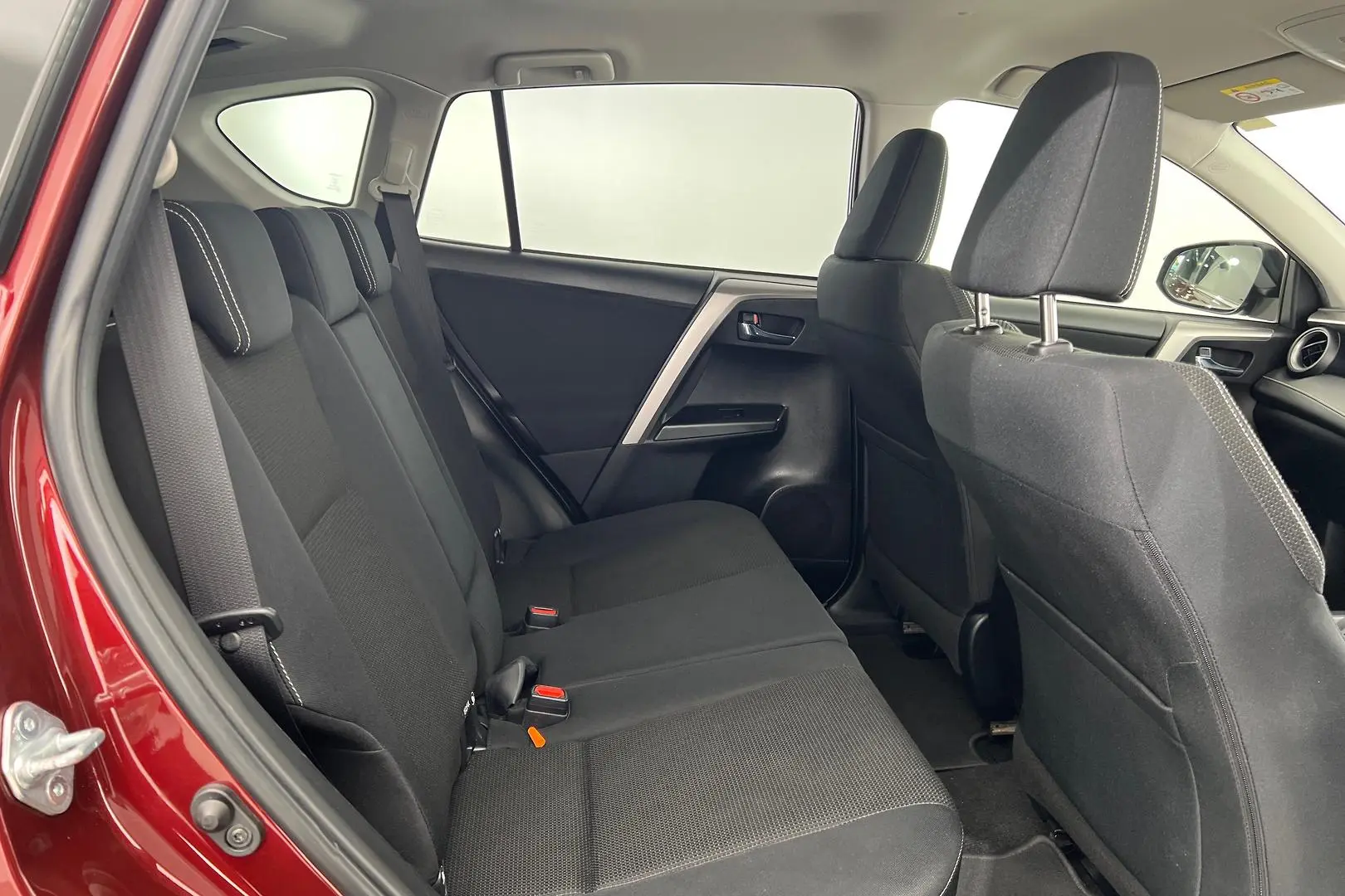 2016 Toyota RAV4 Gallery Image 19