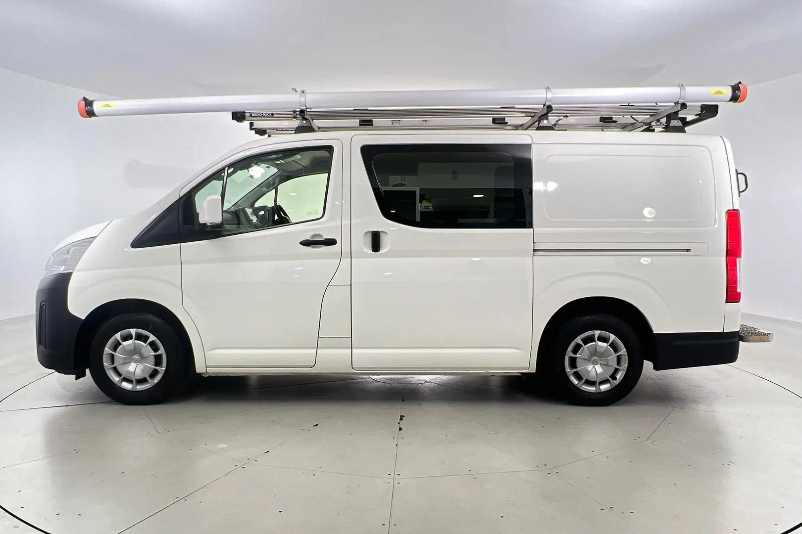 2021 Toyota Hiace Gallery Image 5