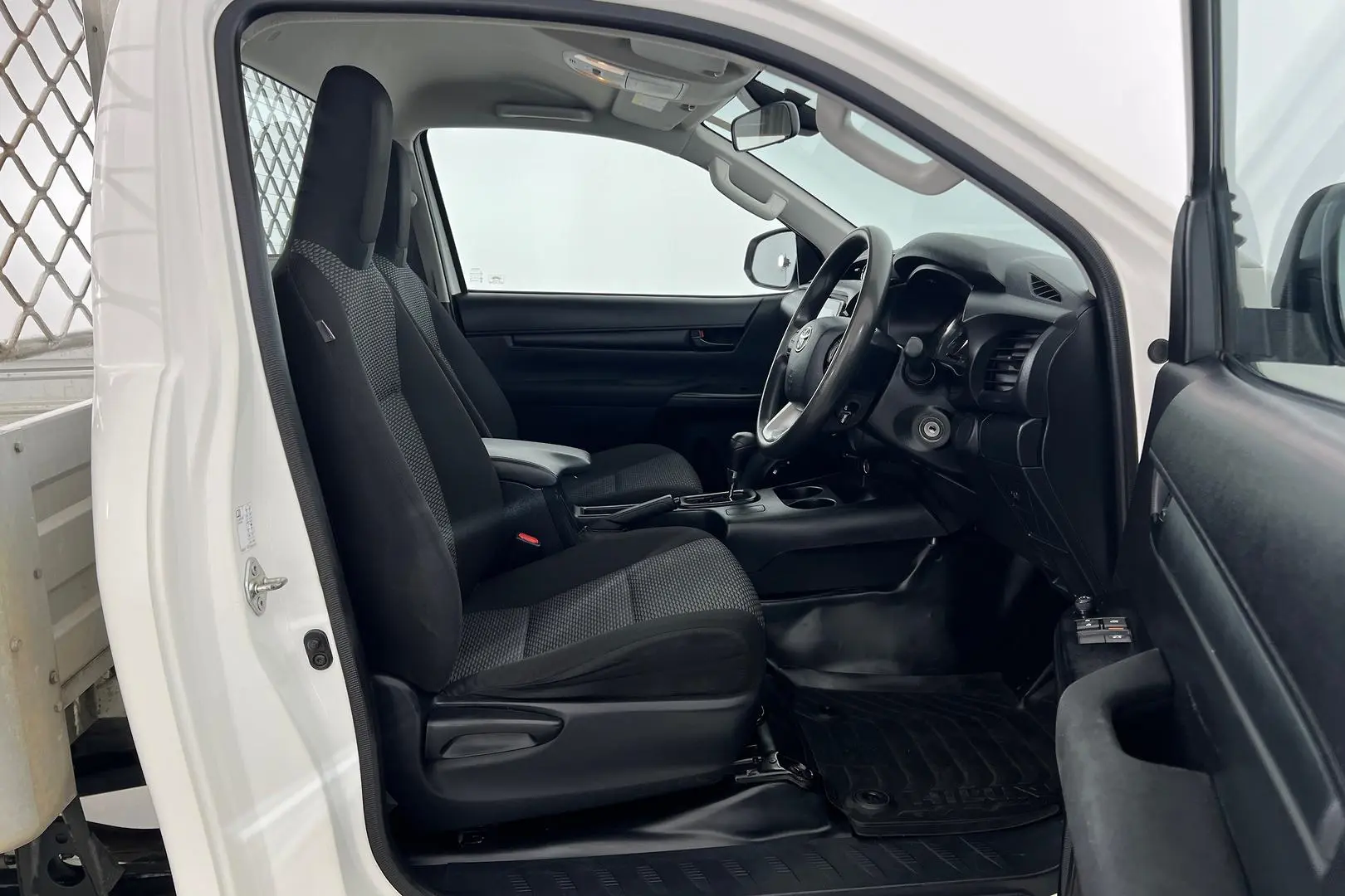 2021 Toyota Hilux Gallery Image 12