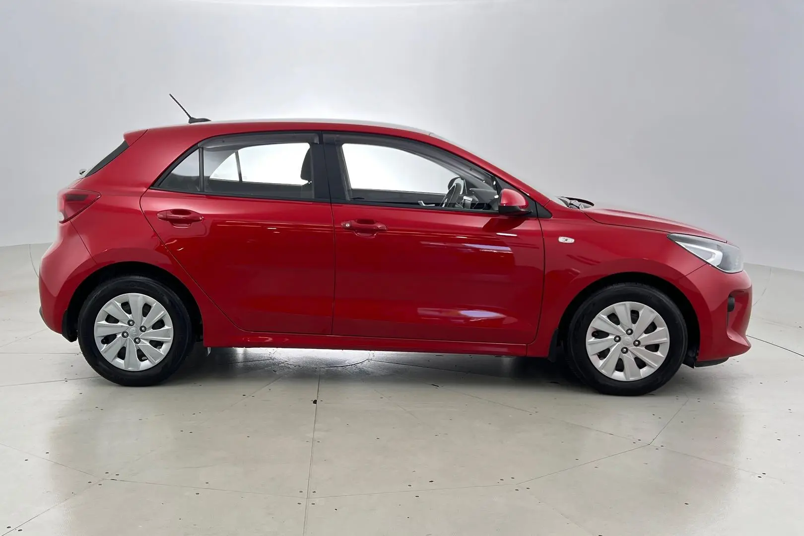 2019 Kia Rio Gallery Image 3
