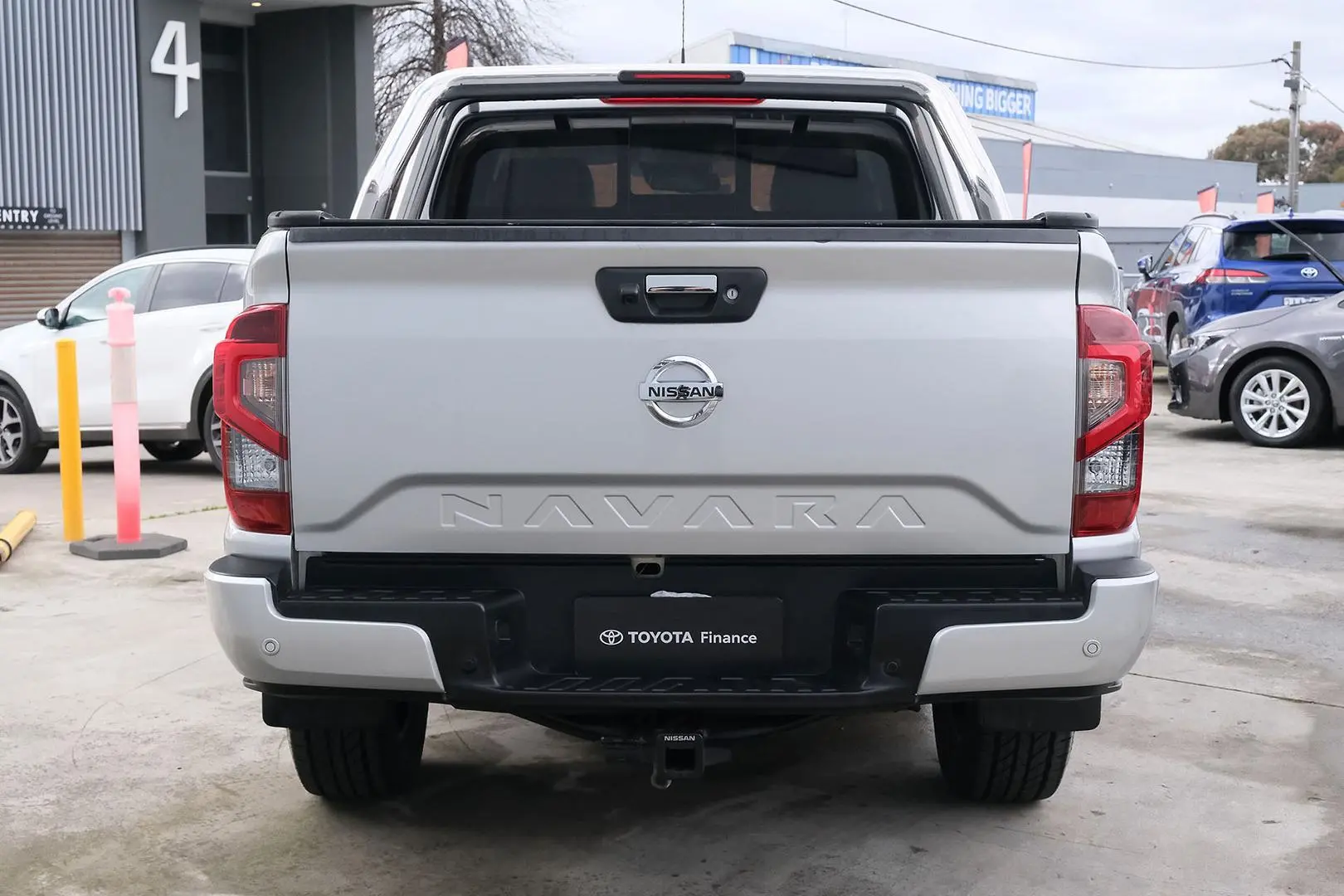 2021 Nissan Navara Gallery Image 2