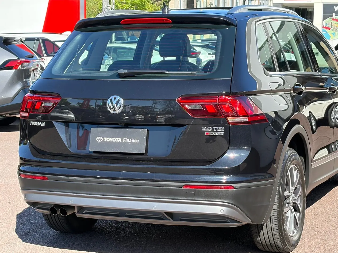 2017 Volkswagen Tiguan Gallery Image 5