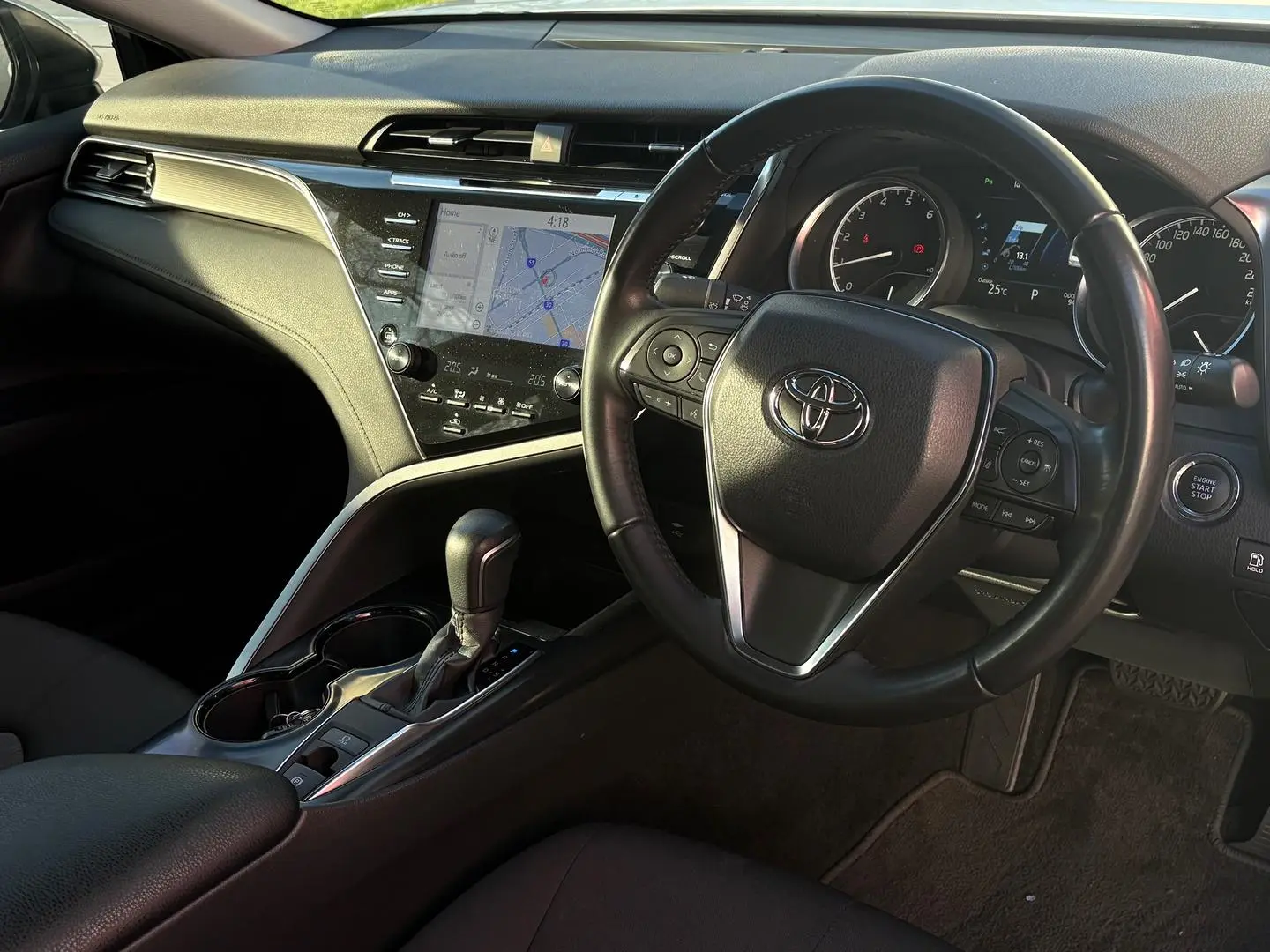 2019 Toyota Camry Gallery Image 12