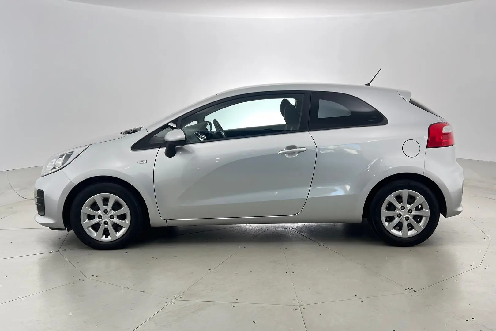2016 Kia Rio Gallery Image 8