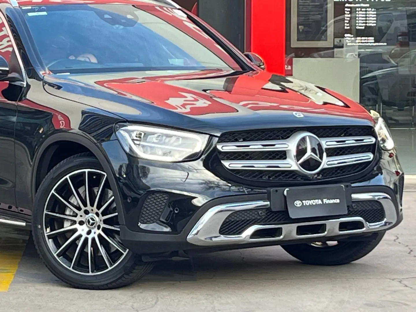 2022 Mercedes-Benz GLC-Class Gallery Image 2