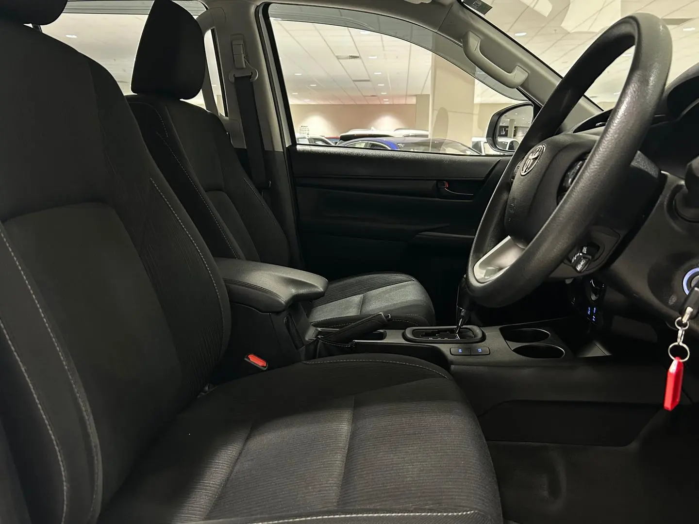 2022 Toyota Hilux Gallery Image 14