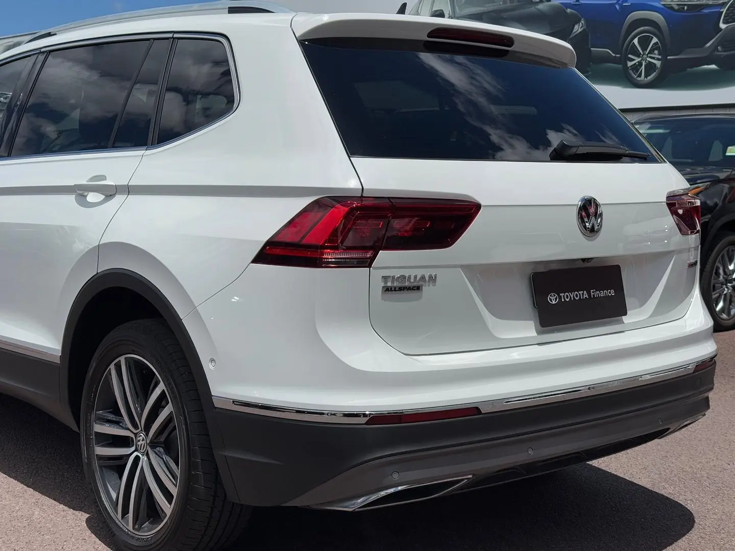 2018 Volkswagen Tiguan Gallery Image 8