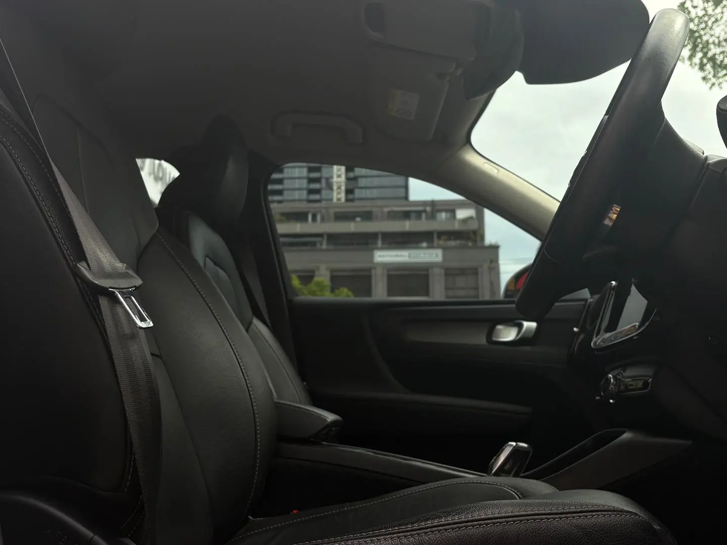 2021 Volvo XC40 Gallery Image 11