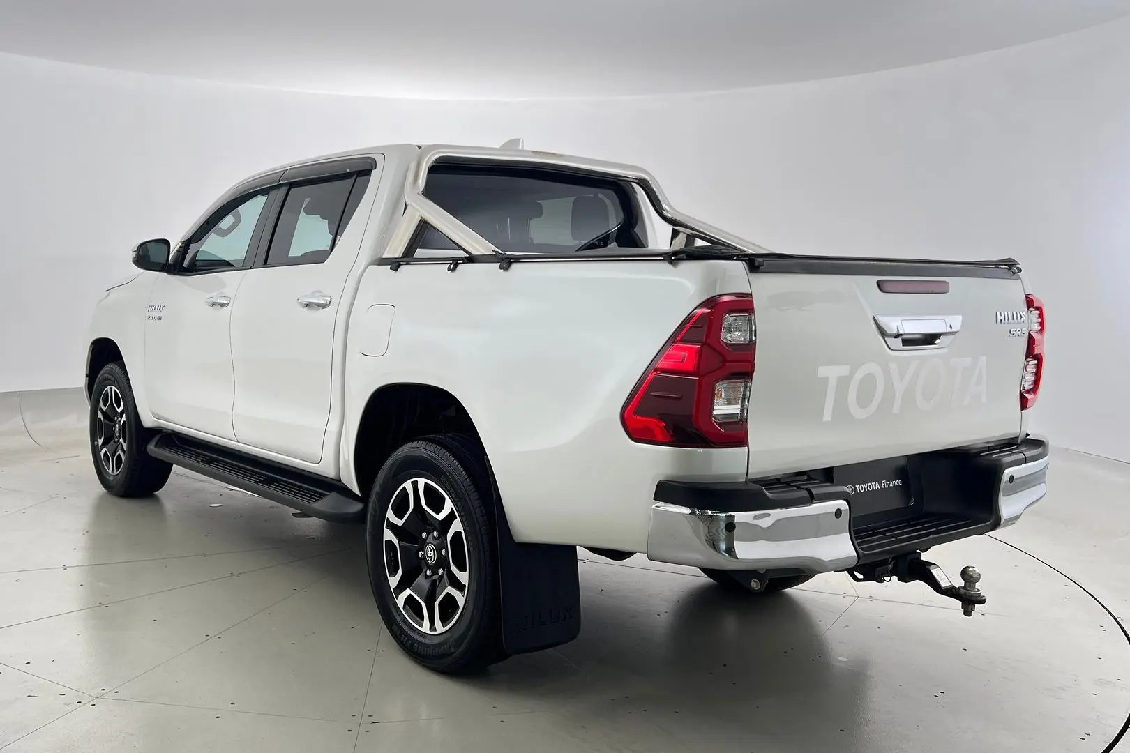2022 Toyota Hilux Gallery Image 7