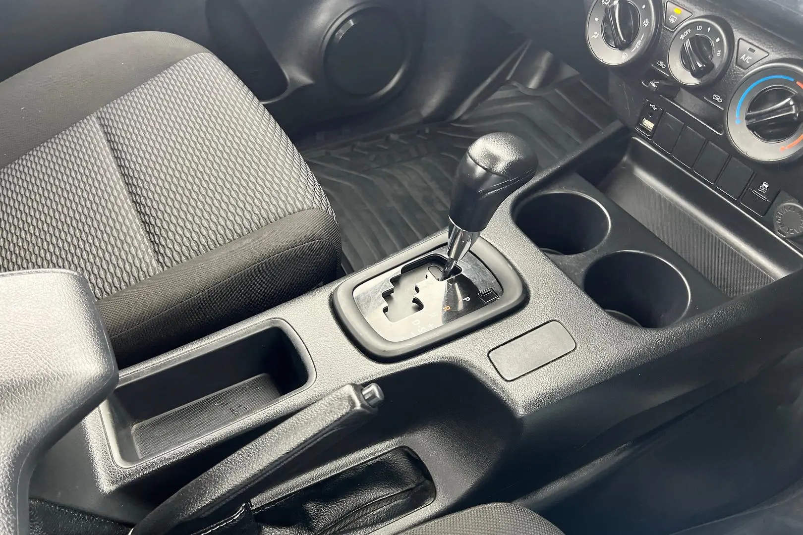 2022 Toyota Hilux Gallery Image 21