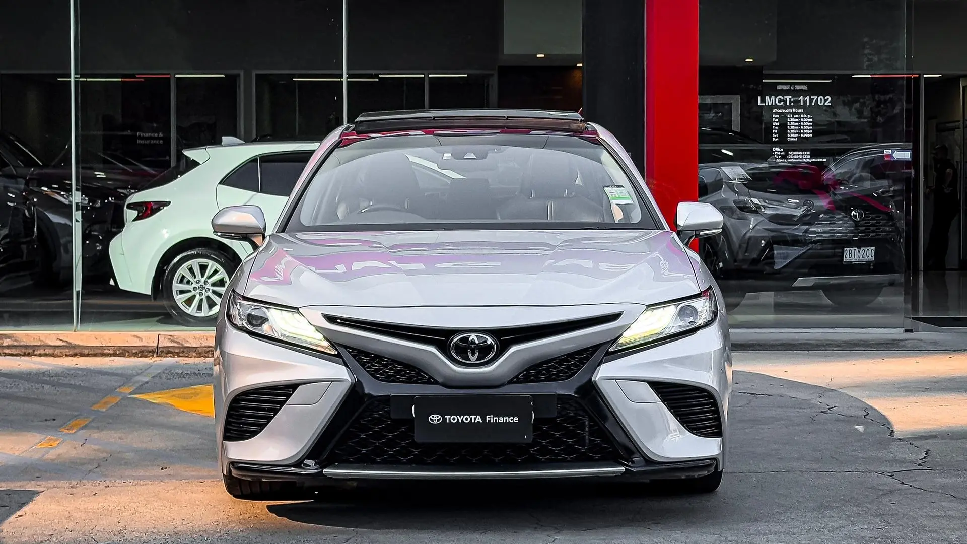 2019 Toyota Camry Gallery Image 11