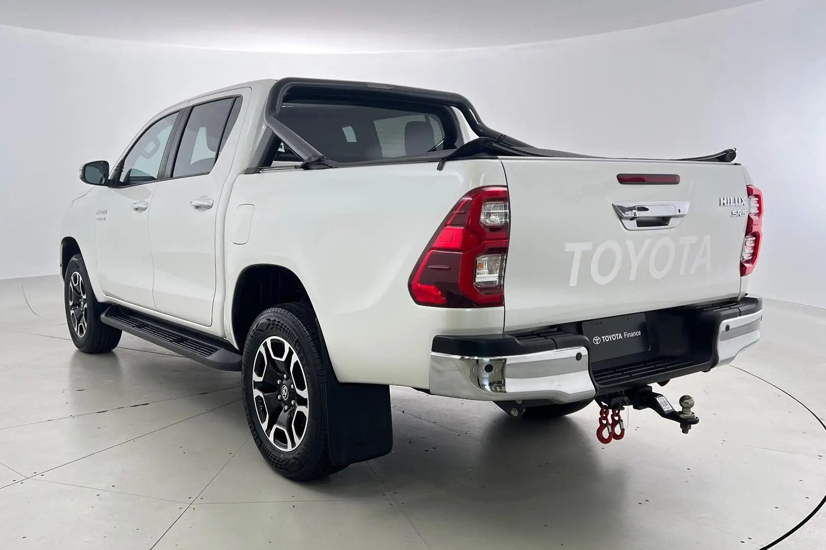 2020 Toyota Hilux Gallery Image 9