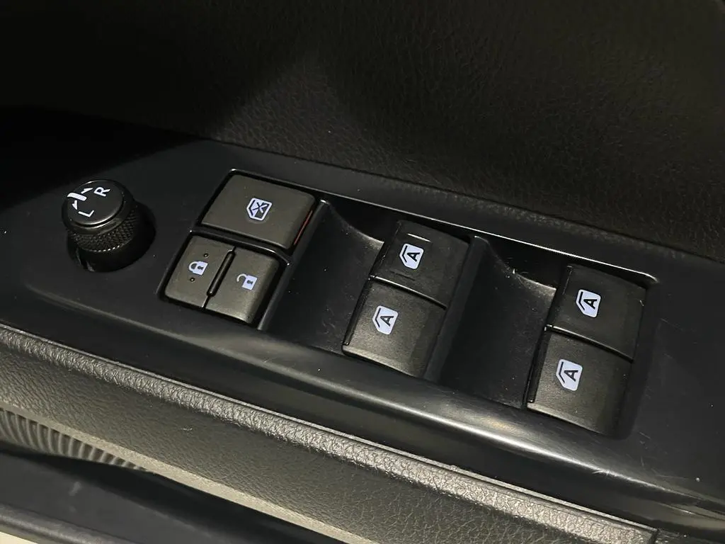 2018 Toyota Camry Gallery Image 13