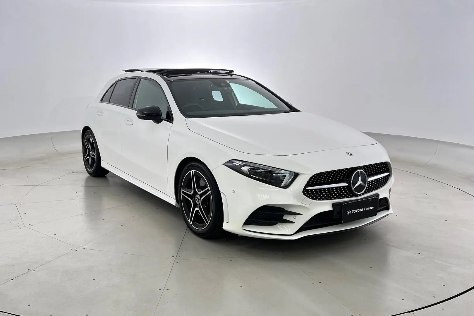 2019 Mercedes-Benz A-Class Gallery Image 1