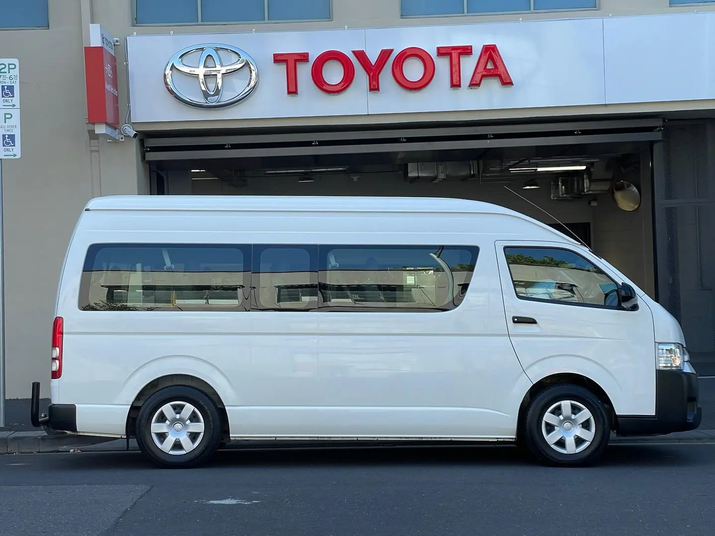 2018 Toyota Hiace Gallery Image 2