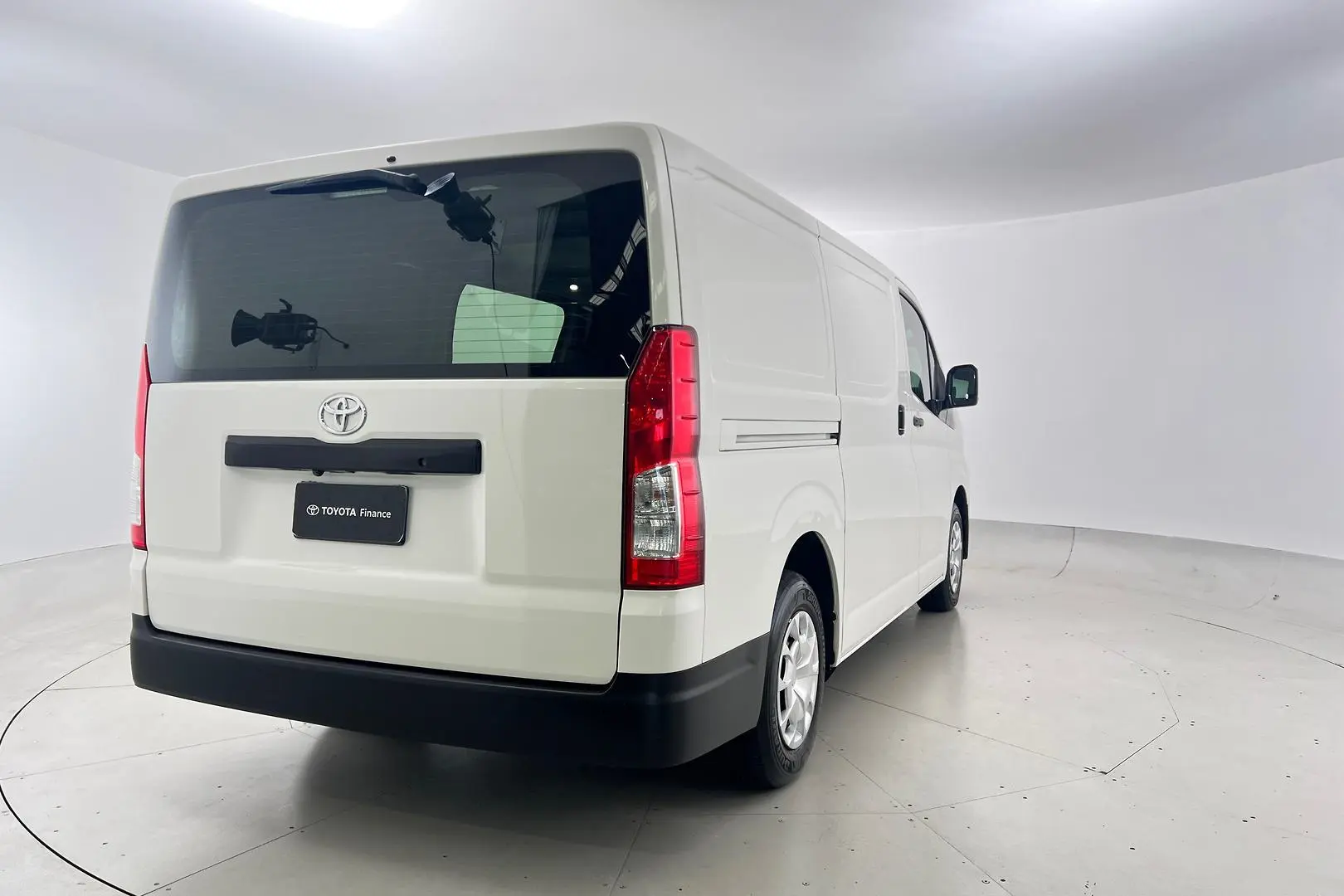 2020 Toyota Hiace Gallery Image 9