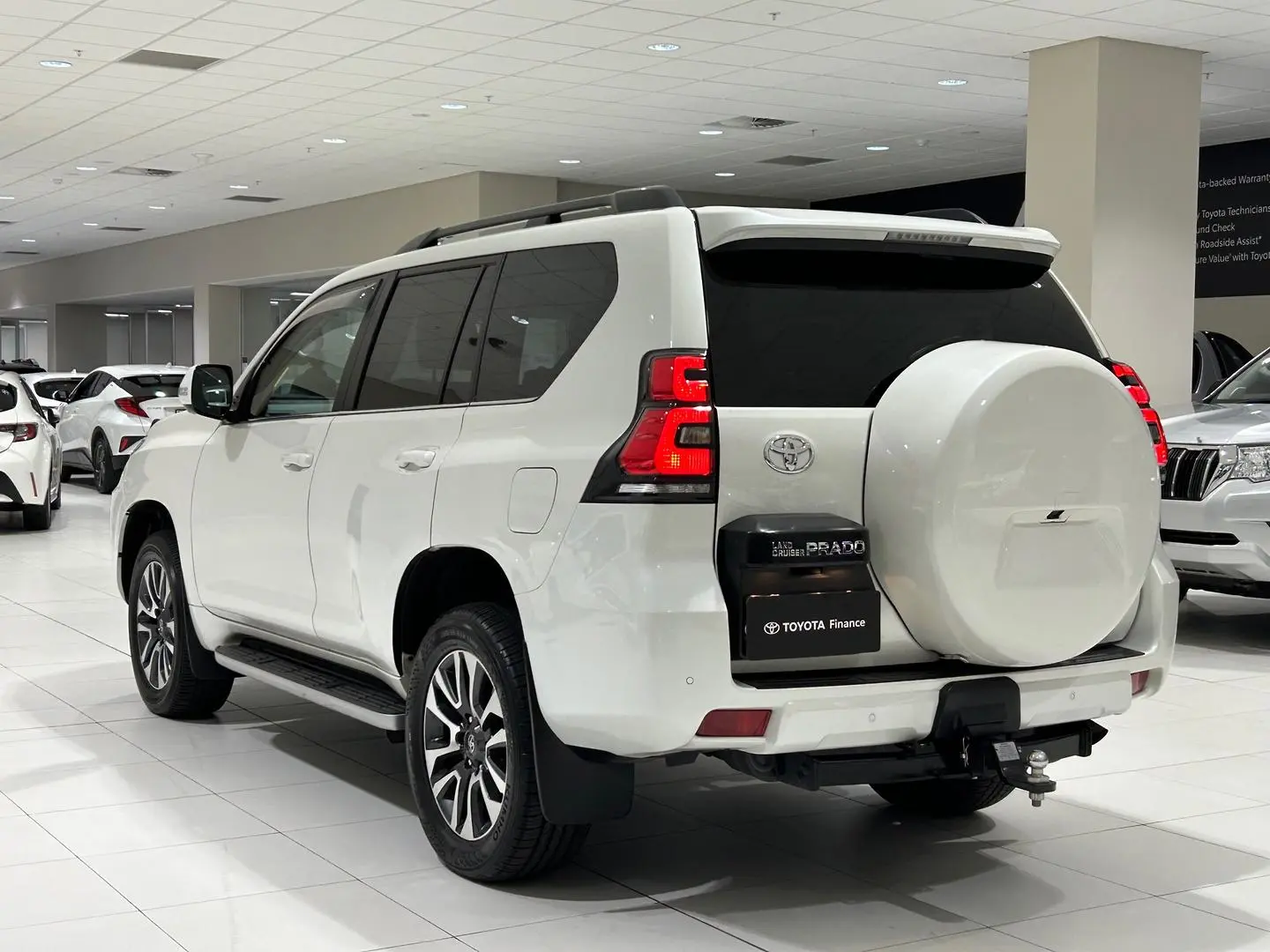 2023 Toyota Landcruiser Prado Gallery Image 8