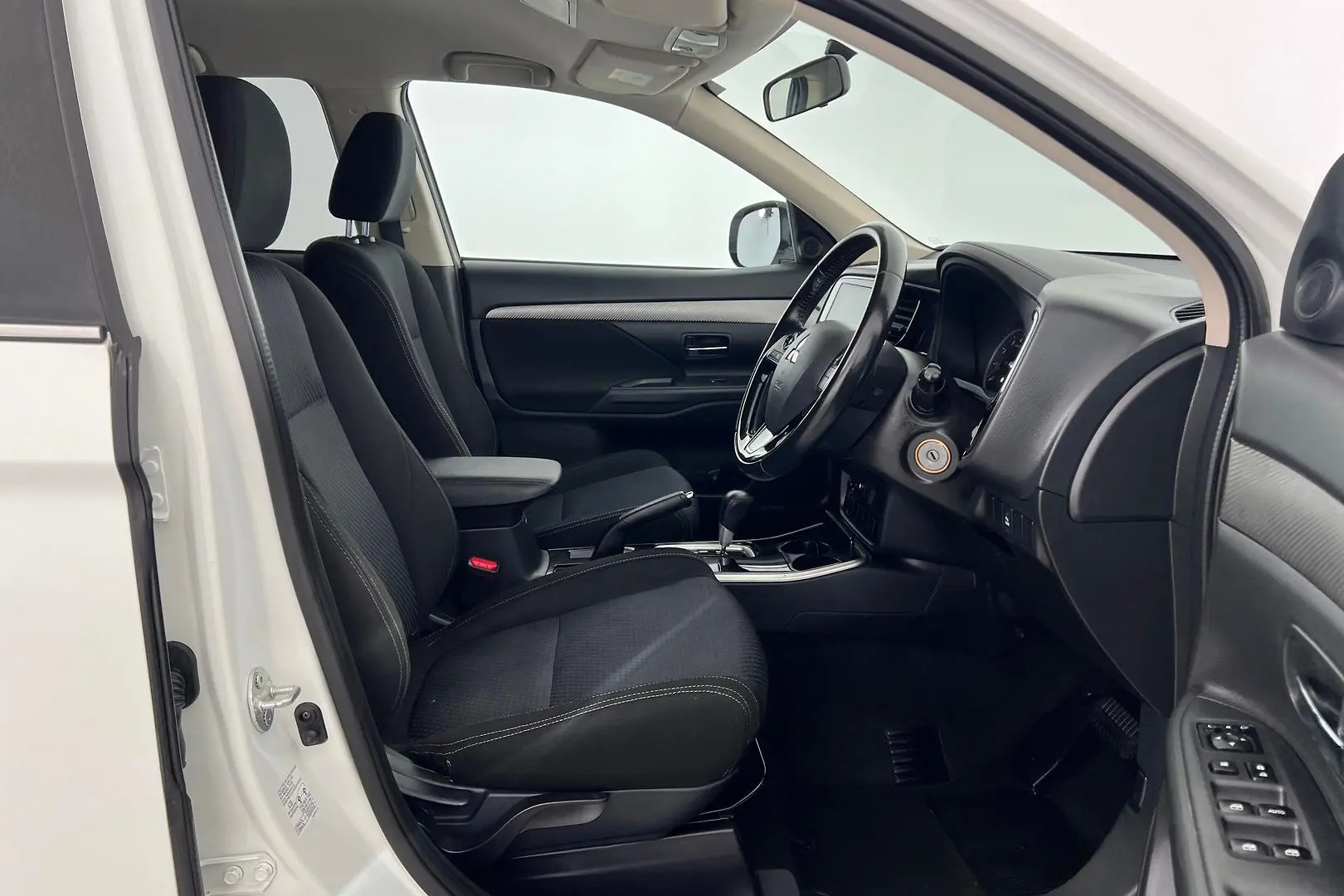 2017 Mitsubishi Outlander Gallery Image 10