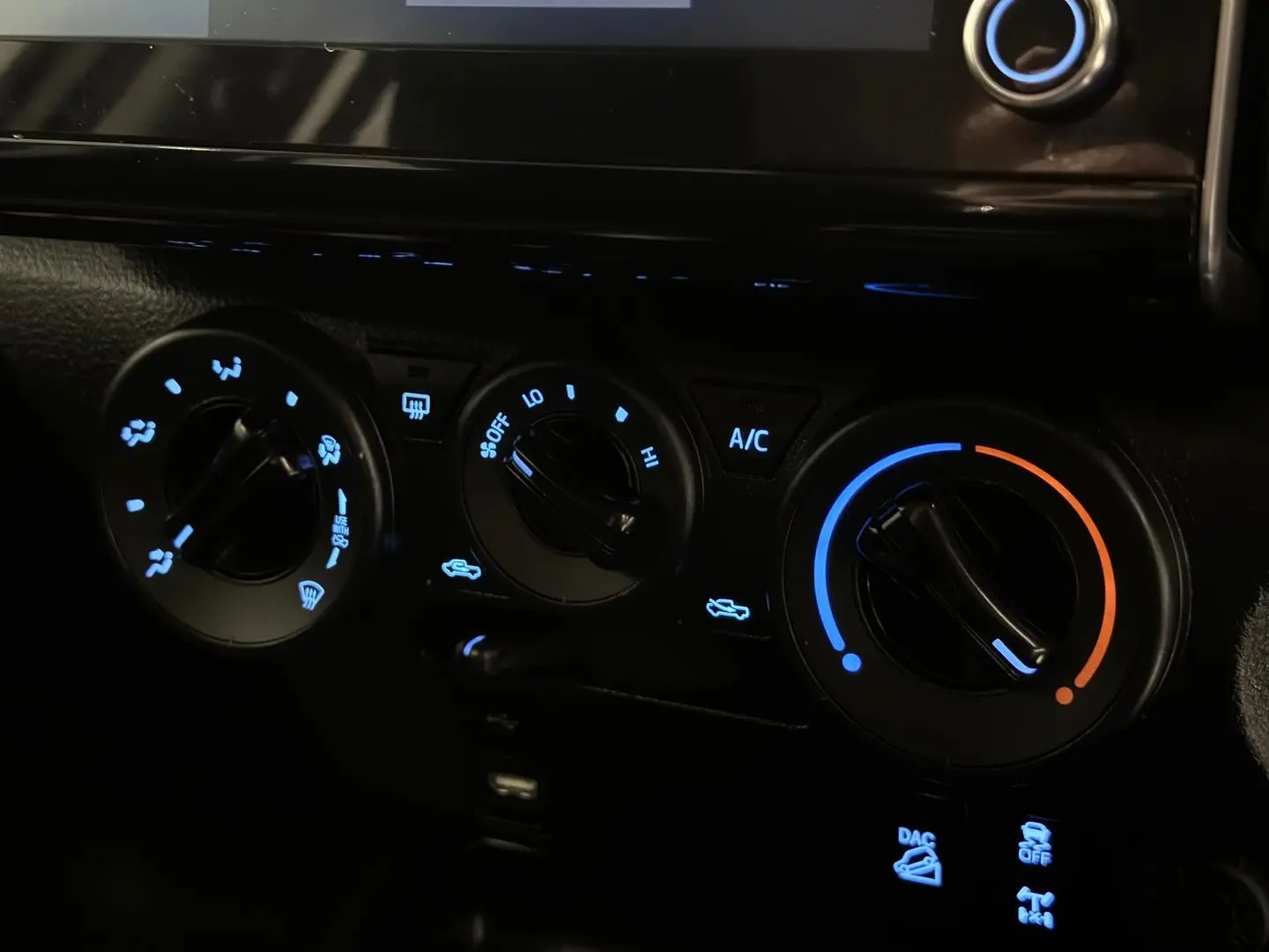 2022 Toyota Hilux Gallery Image 19