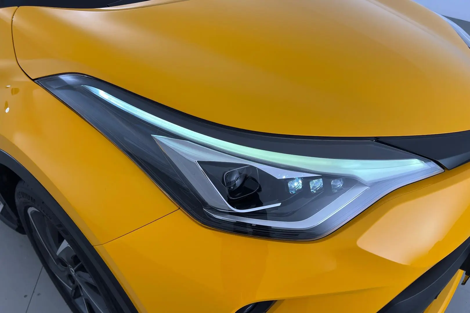 2021 Toyota C-HR Gallery Image 15
