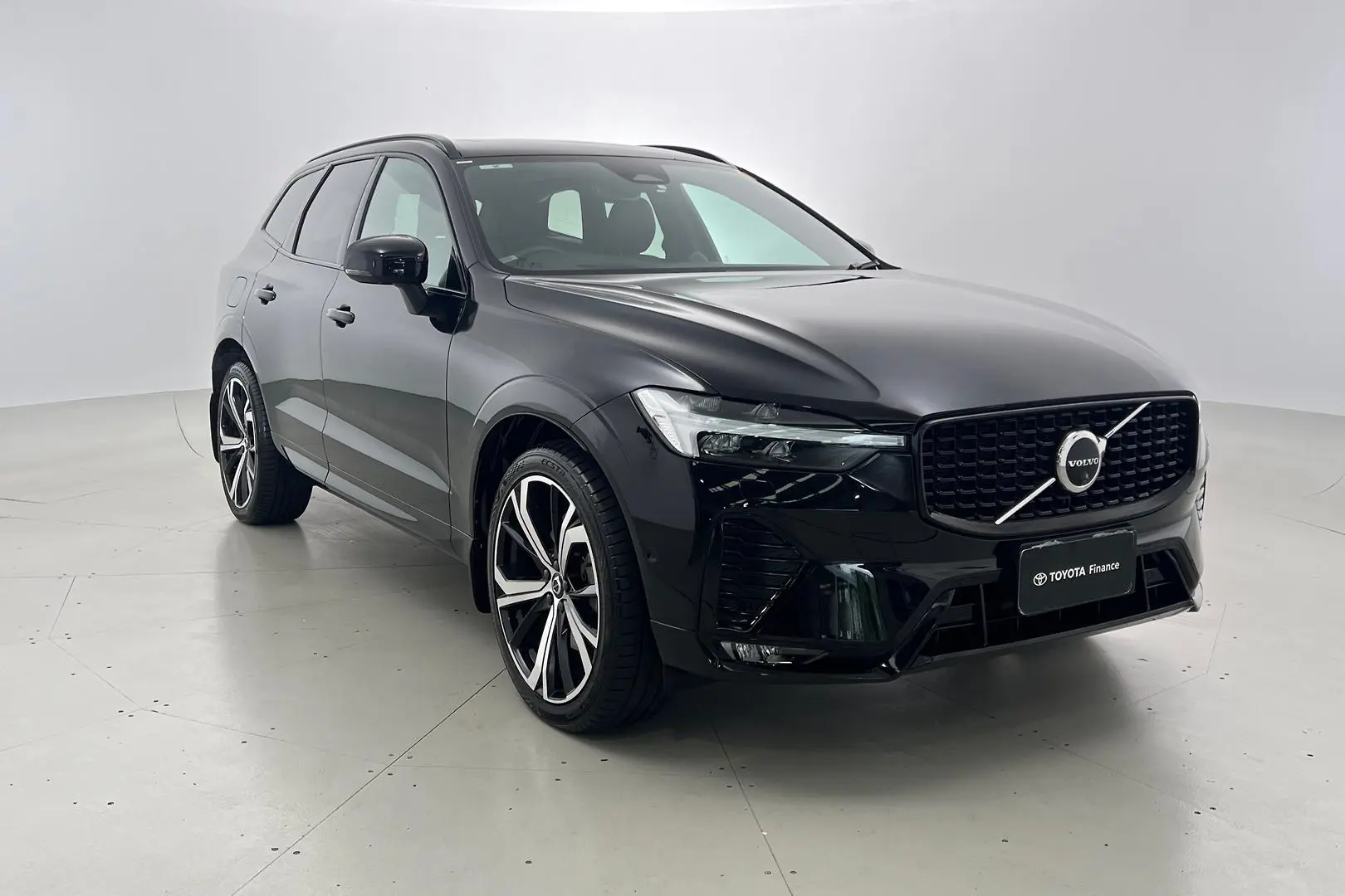 2021 Volvo XC60 Gallery Image 1