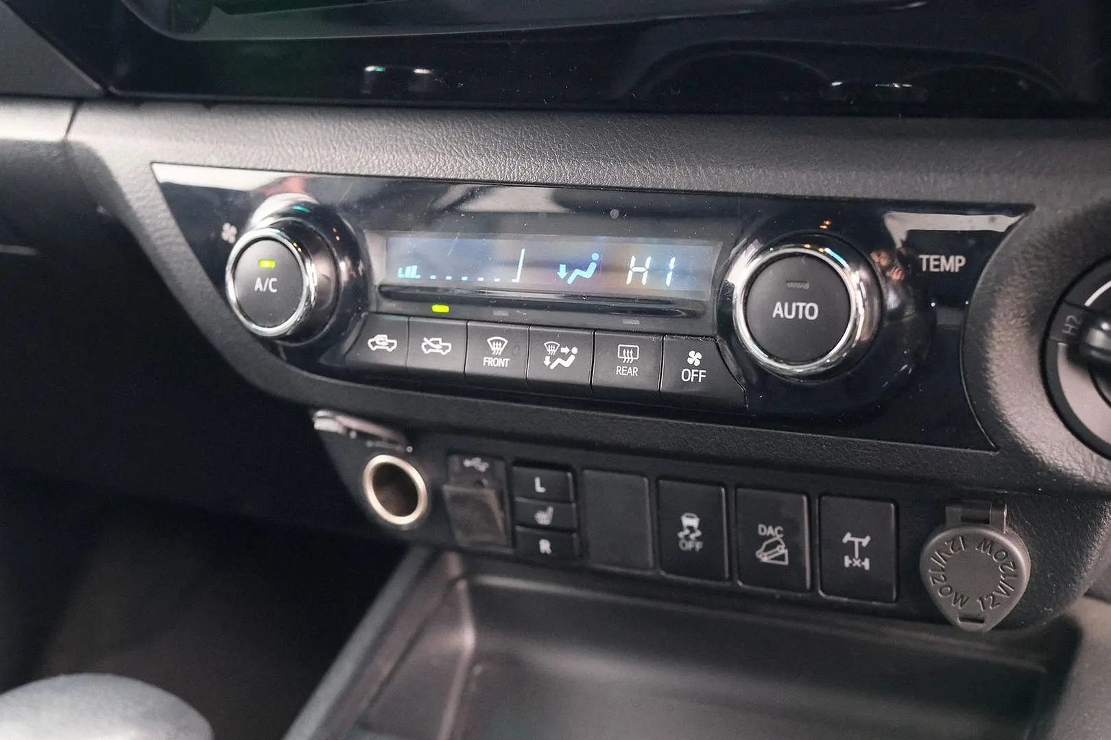 2020 Toyota Hilux Gallery Image 22